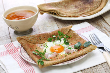 galette bretonne et bolée de cidre